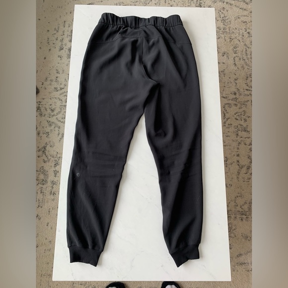 Lululemon Black On the Fly Joggers. Size 4 - Picture 2 of 8